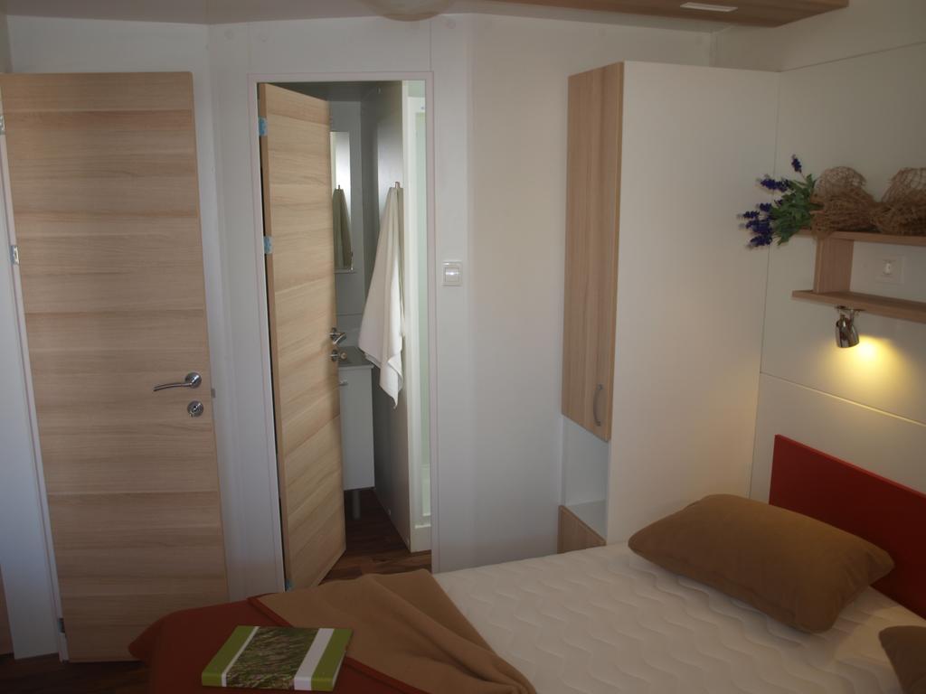Camping Adria Mobile Home Park Umag Chambre photo