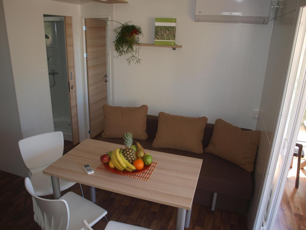 Camping Adria Mobile Home Park Umag Chambre photo