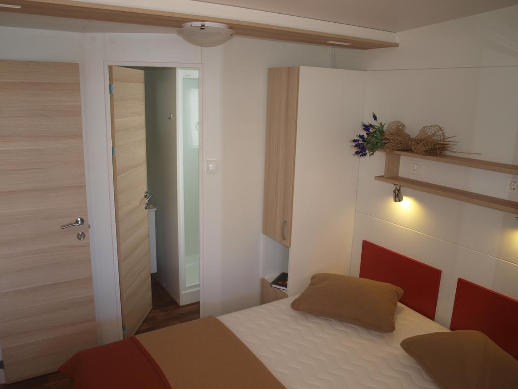 Camping Adria Mobile Home Park Umag Chambre photo