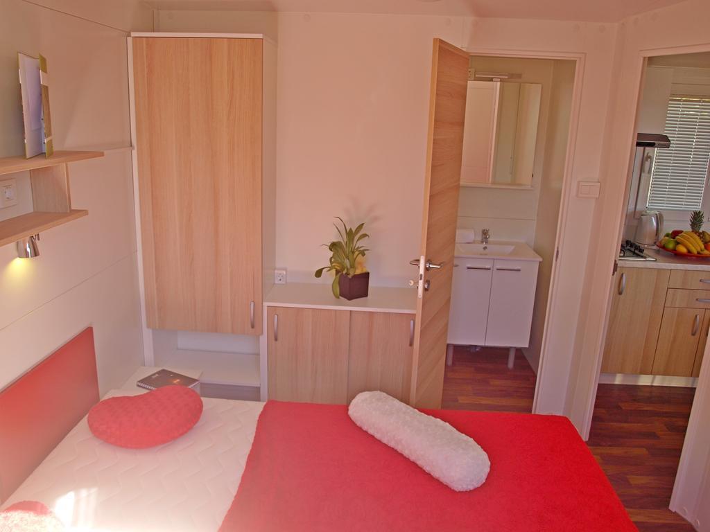 Camping Adria Mobile Home Park Umag Chambre photo