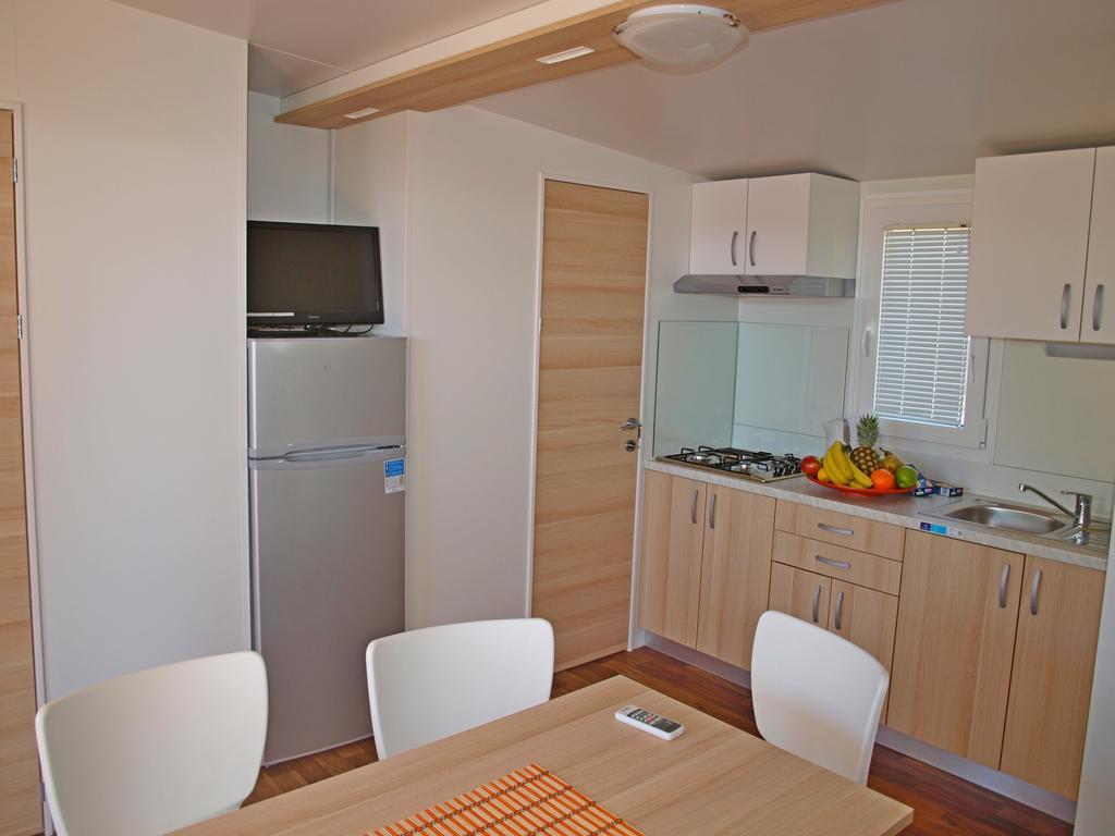 Camping Adria Mobile Home Park Umag Chambre photo