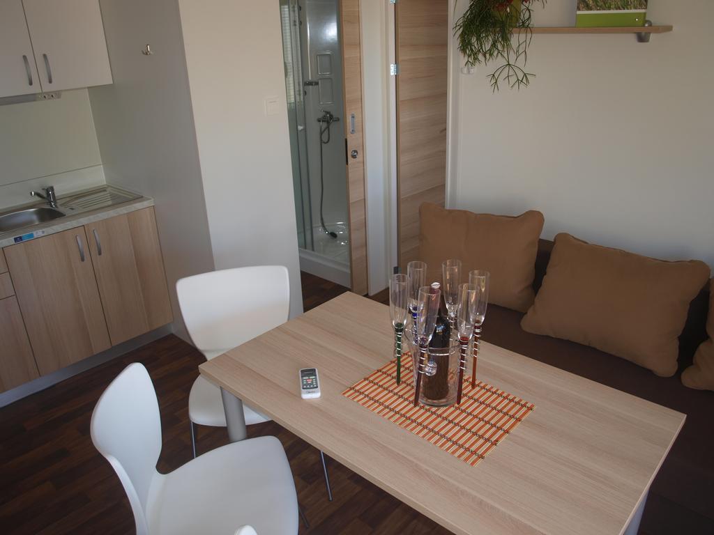 Camping Adria Mobile Home Park Umag Chambre photo