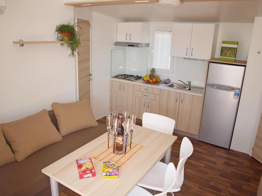 Camping Adria Mobile Home Park Umag Chambre photo
